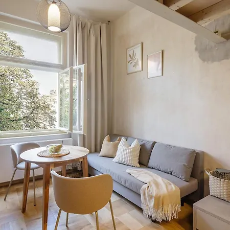 Cozy In Vinohrady Cafe & Culture Zone شقة براغ